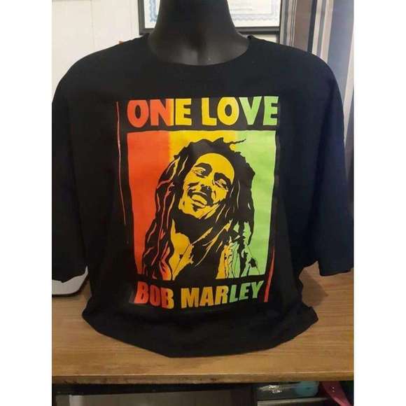 Ayah_Sall Tops - One Love Bob Marley Classic Unisex T Shirt